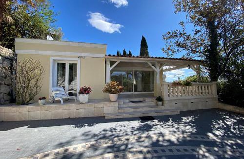 Saint-Jeannet Bed & Breakfast | Home - La vie est belle