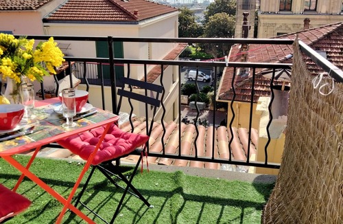 Le Suquet Apartment | Homerez - 200 m away from the beach! Studio for 2 ppl. with sea view at Cannes