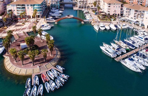 Frejus Plage Apartment | Homerez - 200 m away from the beach! Beautiful appartement for 6 ppl. at Fréjus