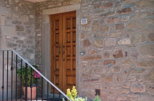 Caprese Michelangelo Apartment | Homerez - Apt in Caprese Michelangelo