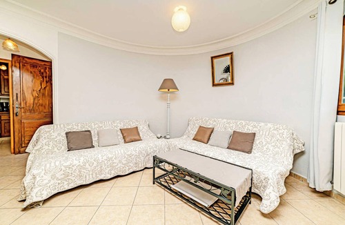 Le Bar-sur-Loup Apartment | Homerez - Apartment in Bar-sur-Loup