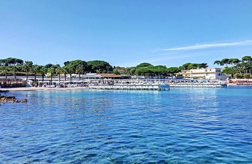 Juan-les-Pins Apartment | Homerez - Beautiful studio for 3 ppl. at Juan Les Pins