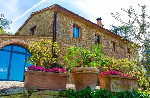 Monte San Savino House | Homerez - Cozy House in Monte San Savino with Pool