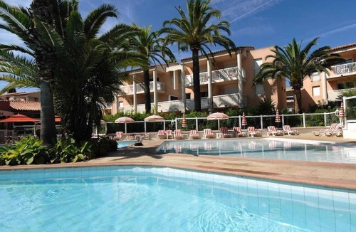 Golfe Juan Apartment | Homerez - Welcoming Apartment in Golfe-Juan - 30 m² - Pool