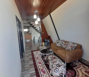 Dieng House | Homestay Begonia Syari'ah