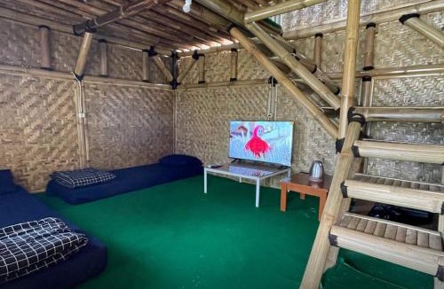 Jambelaer House | Homestay Nuansa Bambu di Kadudampit Sukabumi
