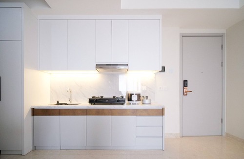 Surabaya Apartment | Homey 3Br With Private Lift At Grand Sungkono Lagoon Apartment