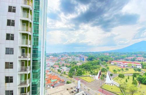 Cileunyi Apartment | Homey Studio Room at Harvard Jatinangor Apartment By Travelio