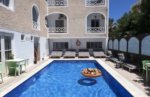 Perissa Hostel | Hostel ∙ 8 guests