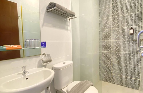 Surabaya Hotel | Hotel 88 Embong Malang Tunjungan By WH