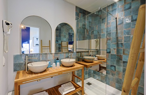 Riou - Petit Juas - Av de Grasse Hotel | Hotel Albert 1er