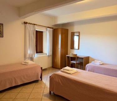 Mernico Hotel | Hotel casa del pellegrino - Castelmonte