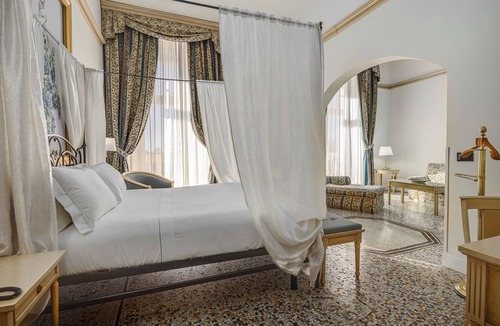 Civitavecchia Hotel | Hotel de La Ville