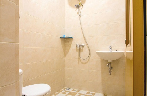 Medan Hotel | Hotel O Adam Malik Guesthouse Near Stasiun Medan