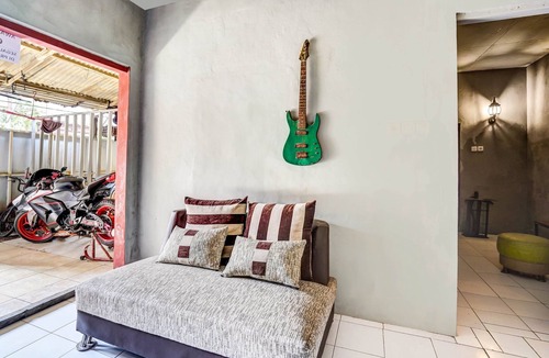 Siwalankerto Hotel | Hotel O Griyo Sonia