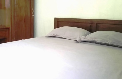 Waru Hotel | Hotel O Guest House Bu Iin Syariah