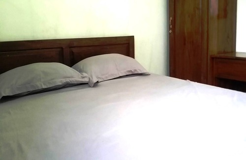 Waru Hotel | Hotel O Guest House Bu Iin Syariah