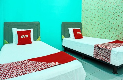 Karawang Hotel | Hotel O Home Stay Elis Cateliya Syariah