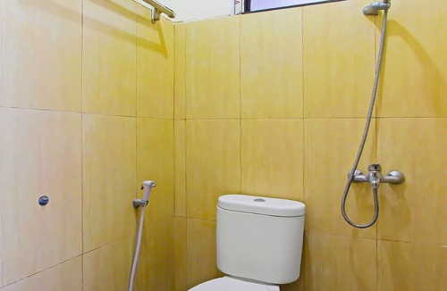 Pekalongan Hotel | Hotel O Wahidin Guesthouse