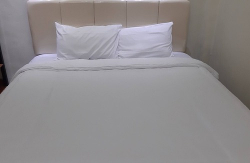 Sei Pinang Hotel | Hotel O Wisma Flamboyan NearTaman Makam Pahlawan