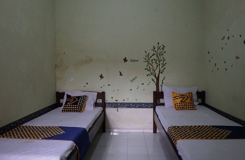 Bondowoso Hotel | Hotel O Yoko Kost Syariah