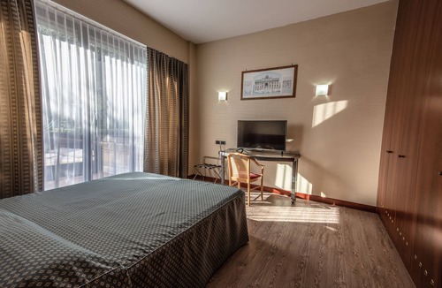 Zona XVI Torrenova Hotel | Hotel Petra