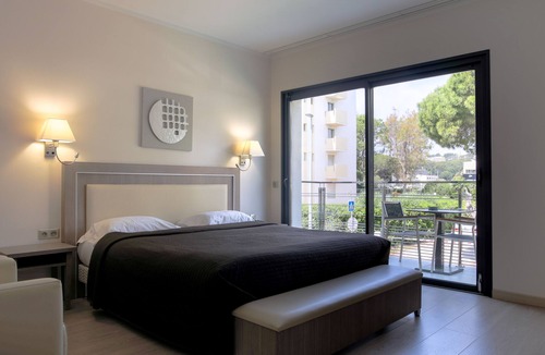Villeneuve Loubet Beach Hotel | Hotel Villa Azur