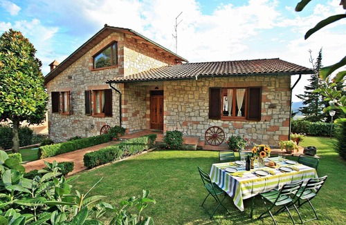 Radicondoli House | House 7 mins walk to center w/private pool