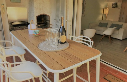 Saint-Tropez House | House for 2 to 6 adults near Place des Lices and beach, swimming pool, 2 parking spaces