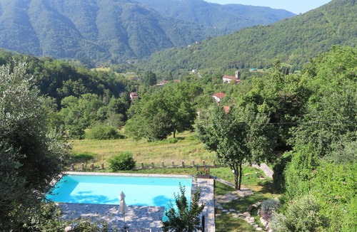 Comano House | House in a Tuscan mountain village with private swimming pool and stunning views