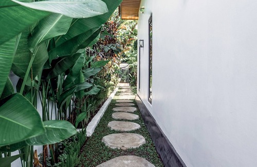 Melayang Villa | Hutan Villa by EVDEkimi – 2BR nature lovers stay with outdoor bath and pool - Long stay extras
