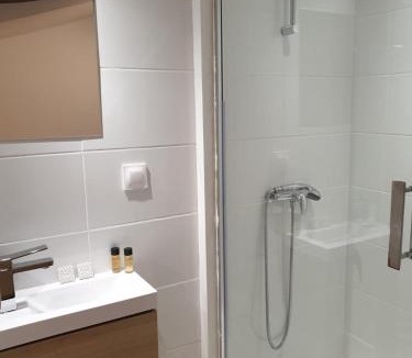 Antibes Old Town Apartment | hyper centre Antibes maison de villes 100m2 ; terrasse 20 m2