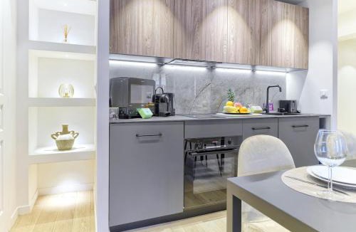 Carabacel Apartment | Hyper Centre - Charming duplex - Luxury - Reversible air conditioning - 10 mins from Place MASSENA