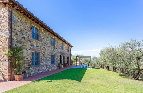 Vorno Villa | I Concari - Four Bedroom Villa, Sleeps 8