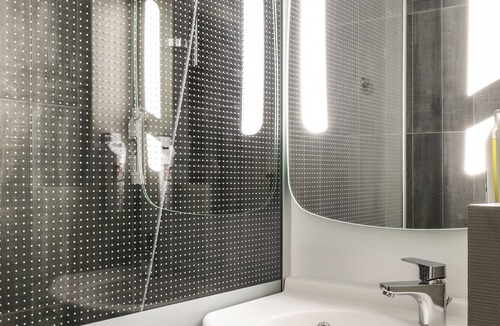 Cannes La Bocca Hotel | ibis Cannes Plage La Bocca