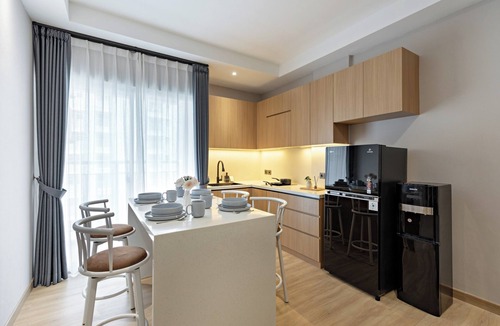 Jakarta Apartment | Newly Renovated 2BR Apt and Direct Mall Access