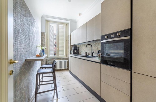 Rione III Colonna Apartment | iFlat Stylish Crispi 20 Exclusive Apartment