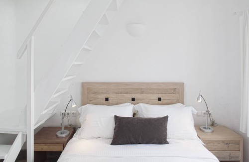 Fira Hotel | Ikastikies Suites