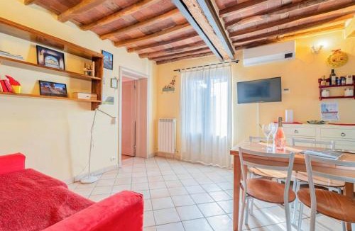 Lucca Historical Center Apartment | Il Balconcino Del Borgo