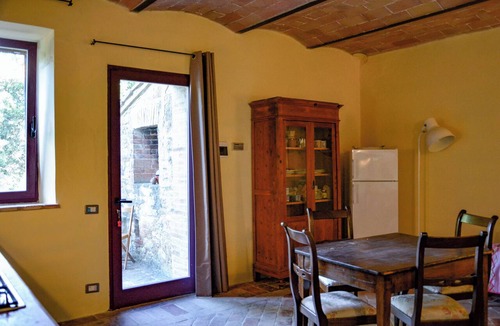 Asciano House | "Il Leccio" Apartment in an authentic Tuscan farmhouse with pool