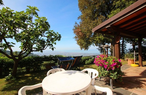 Pietrasanta House | Il Leccio - Private house, Sea view, Garden, Wifi