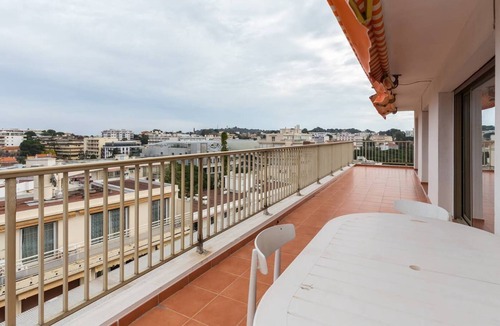 Juan-les-Pins Apartment | ILIADE - Spacious 3 rooms apartment top floor with large terrace and parking