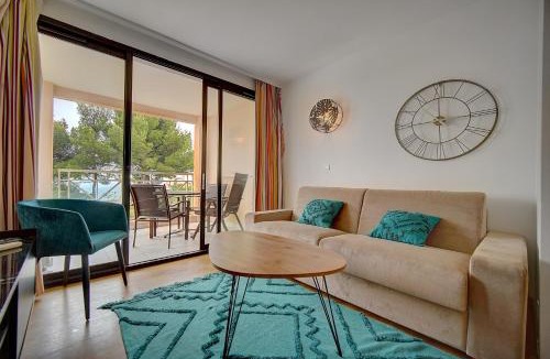 La Croix des Gardes Apartment | IMMOGROOM - 2 Rooms - Renovated - Pool - Air conditioning - Parking - Wifi