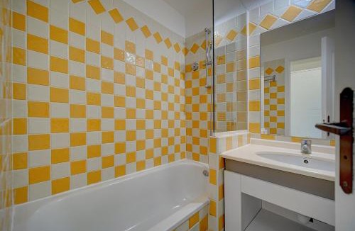 La Croix des Gardes Apartment | IMMOGROOM - 2 Rooms sea view - Air conditioner - Wifi - Pool - Parking