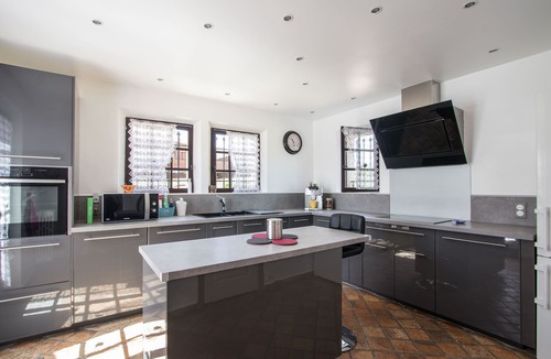 Chateauneuf-Grasse Villa | Independent Villa with Large Pool and Summer Kitchen