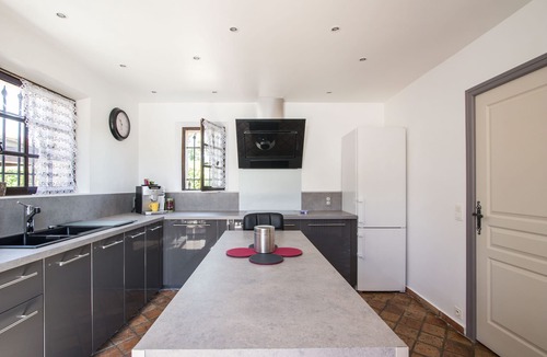 Chateauneuf-Grasse Villa | Independent Villa with Large Pool and Summer Kitchen