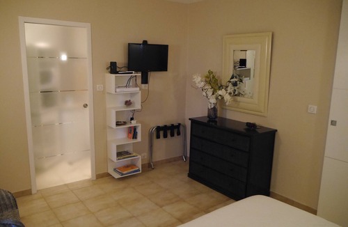 Gattieres Apartment | Independent Studio with great views Bay of angels