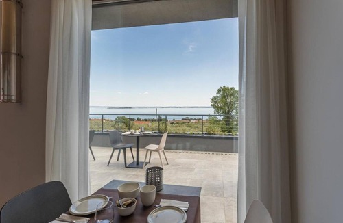 Moniga del Garda House | Insula Felix - Deluxe Double or Twin Room with Lake View