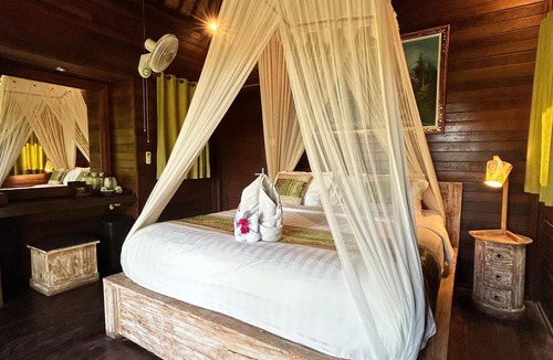 Mushroom Bay Hotel | Island Cabanas
