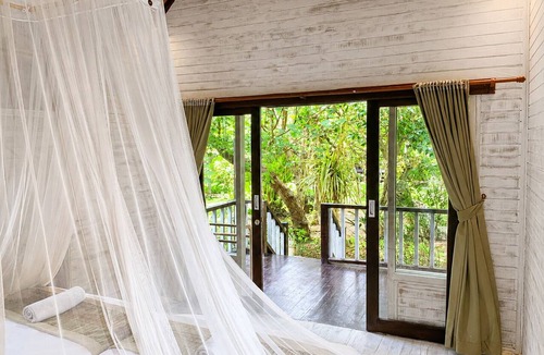 Mushroom Bay Hotel | Island Cabanas